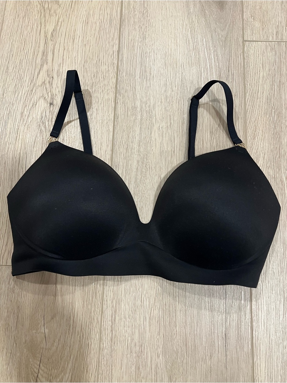 Victoria's Secret Black Molded T-Shirt Bra